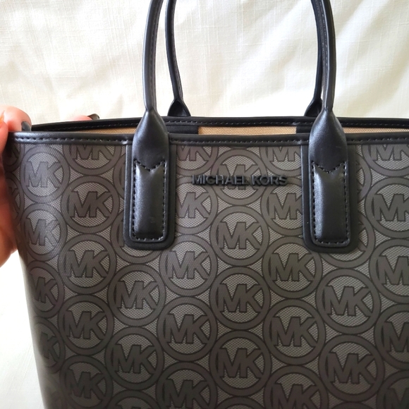 New Beautiful Michael Kors The Jodie Small Tote Black Set with Card Holder - Picture 6 of 16